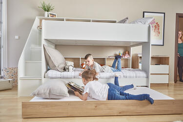 Łóżka piętrowe dla trójki dzieci