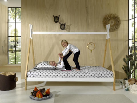 Łóżko dziecięce z litego drewna Vigi simple