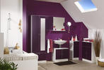Koupelnový nábytek v tmavě fialovém provedení